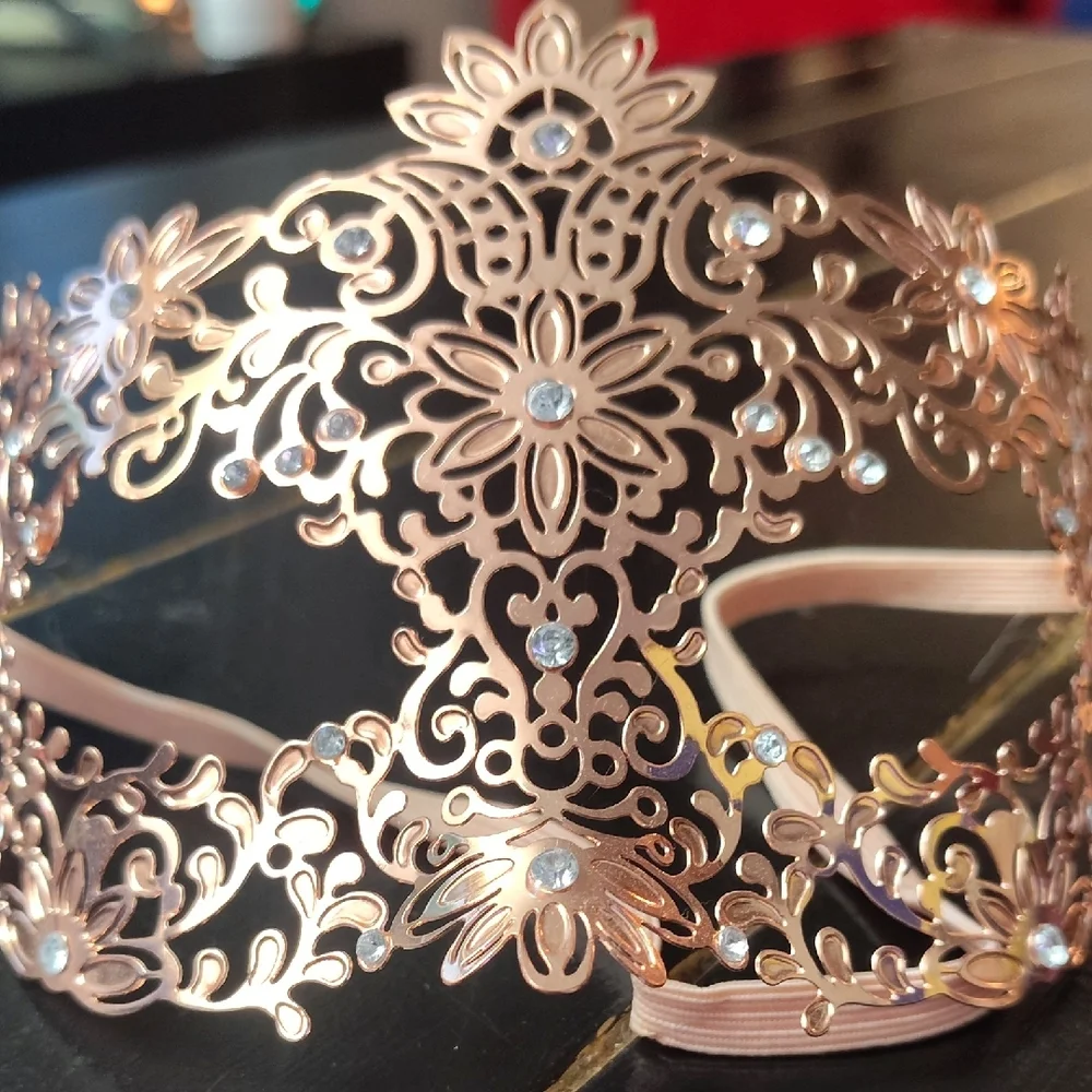 BEAUTIFUL ROSE GOLD FACE MASK FLORAL  WITH RHINESTONES